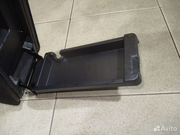 Подлокотник Peugeot 4007