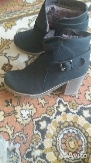 Натуральные замшевые новые полусапожки 39-39.5р