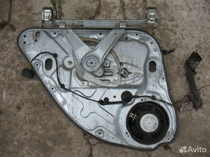 Задний стеклоподъемник левый/правый Ford Focus 2