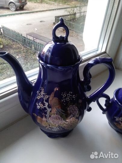 Сервиз чайный и хрустальная ваза