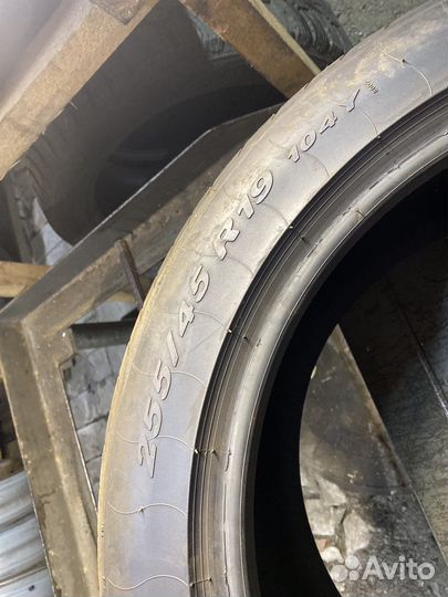 Pirelli P Zero 255/45 R19 104Y