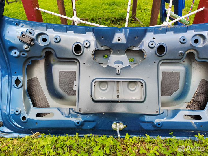 Продам дверь багажника