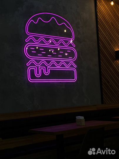 Неоновая вывеска из гибкого неона