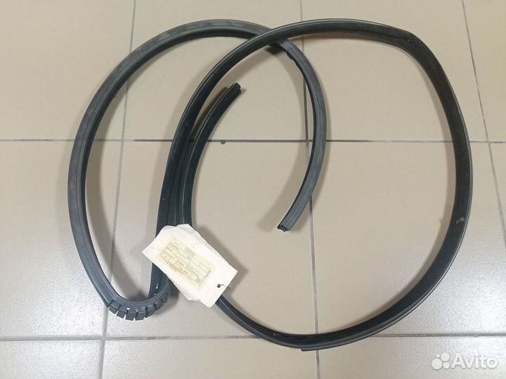 Scania Уплотнитель стекла двери