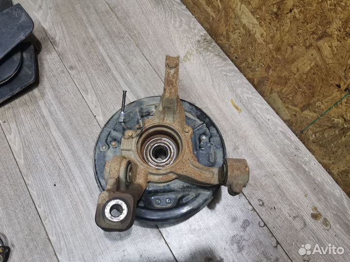 Цапфа задняя правая на Renault Duster