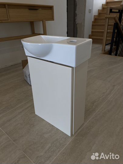 Раковина с тумбой для ванной