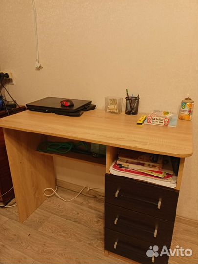 Письменный стол
