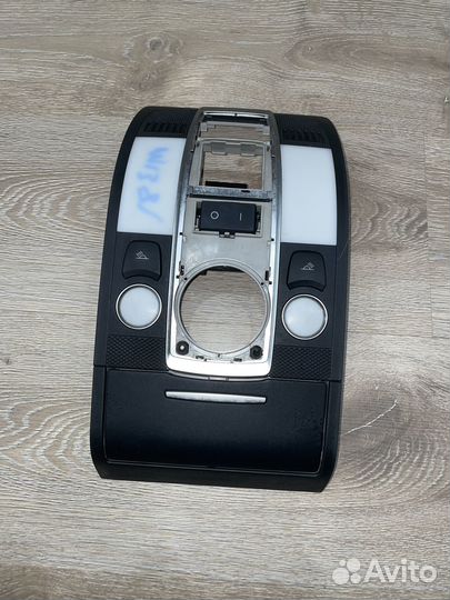 Элементы черного потолка на Audi Q7