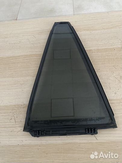 Форточка задней левой двери RAV 4 XA50