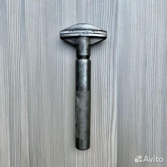 Старинный разводной ключ