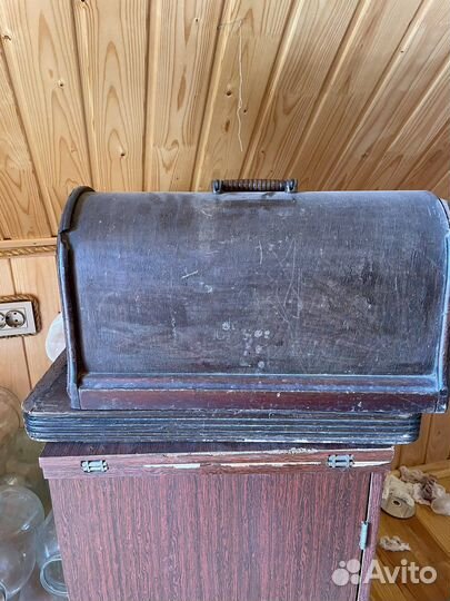 Швейная машинка zinger