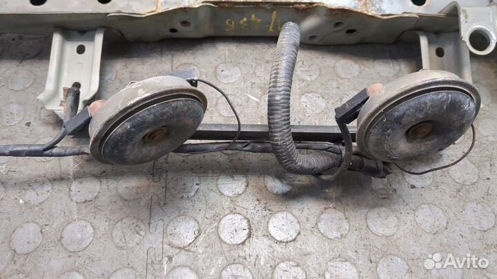 Рамка капота Nissan Juke, 2011