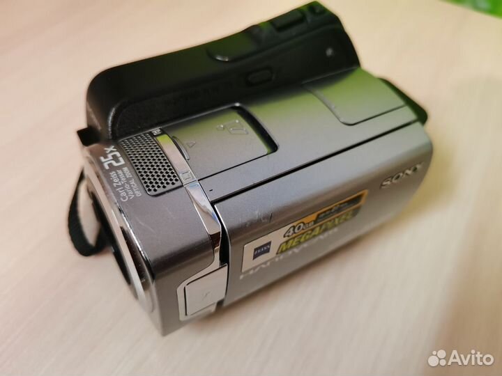 Цифровая видеокамера sony