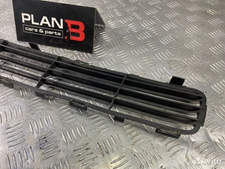 Решетка в бампер Toyota Avensis T250