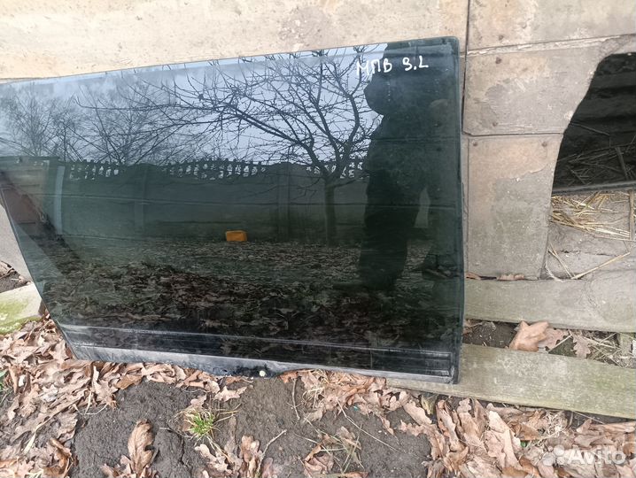 Стекло задней левой двери Mazda Mpv