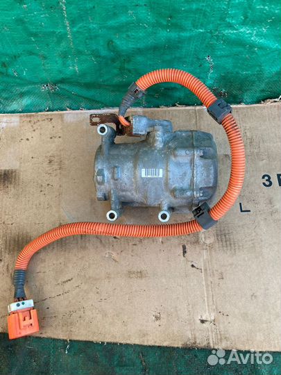 Компрессор кондиционера Toyota Prius Приус 2008г