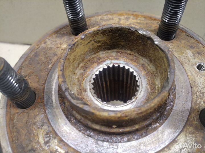 Кулак поворотный передний правый Aveo (T300) 2011