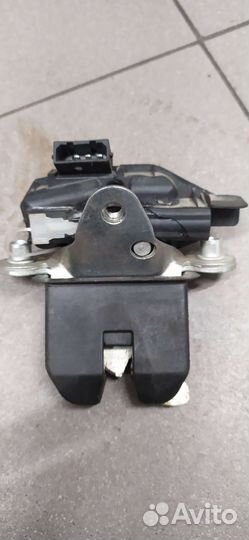 Замок багажника skoda fabia 2