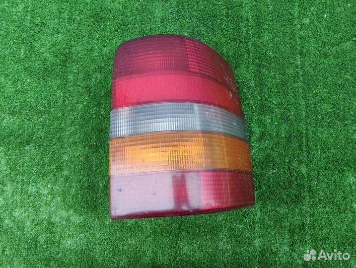 Задний фонарь Grand Cherokee