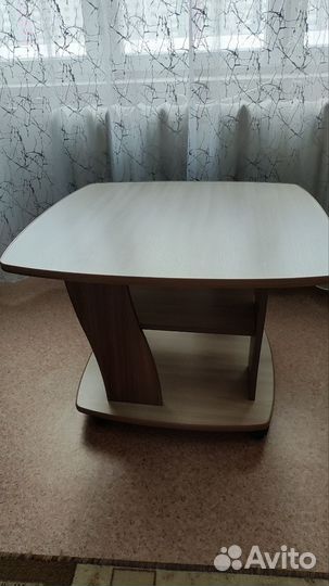 Журнальный столик