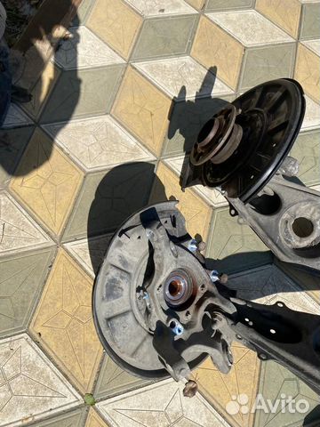 Задняя цапфа правая и левая на Mercedes W212