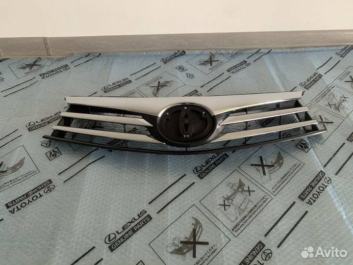 Решетка радиатора Toyota Corolla e180