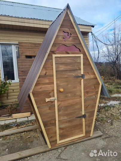 Деревянный туалет