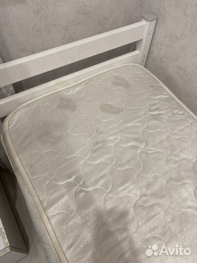 Кровать с матрасом