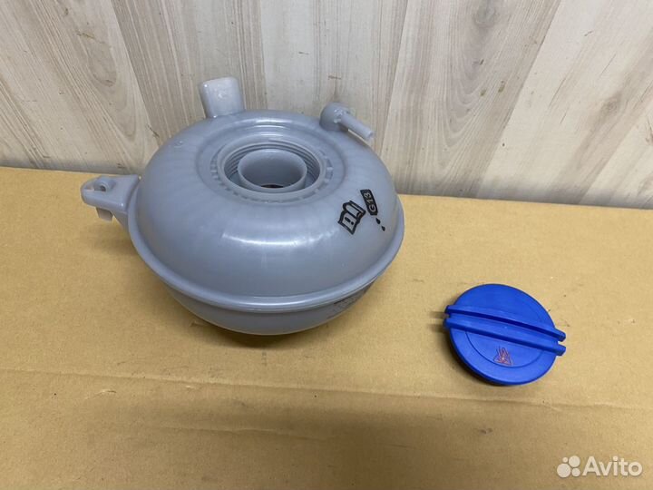 Skoda Octavia A7 расширительный бачок