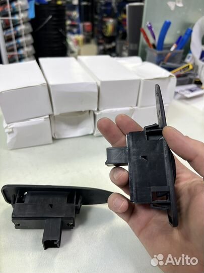 Кнопка стеклоподьемника Mitsubishi carisma