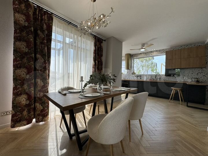 Коттедж 240 м² на участке 4 сот.