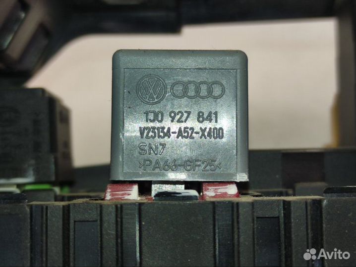 Блок предохранителей Audi Q7 4L 2013