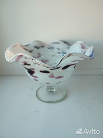 Ваза на ножке,конфетница сульфидное цветное стекло