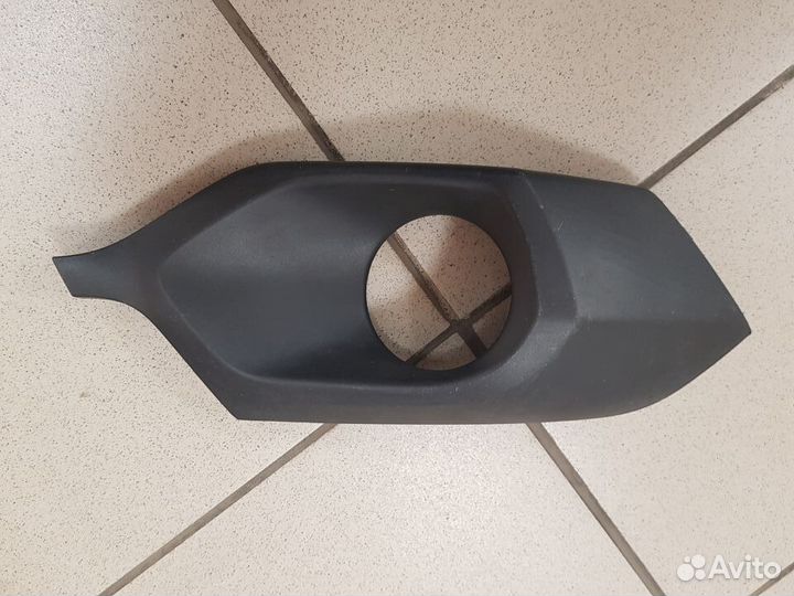 Облицовка фары противотуманной левой Mitsubishi