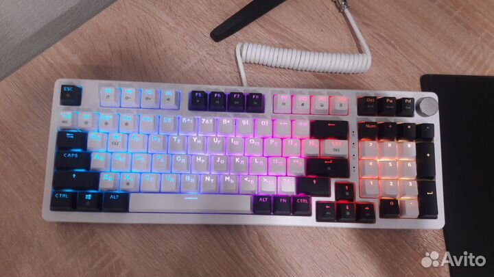 Игровая механическая клавиатура белая