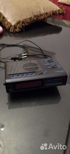 Винтажные часы-радио Poppy