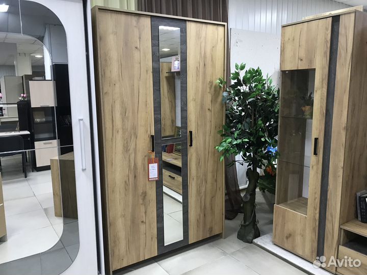 Шкаф 3х дверный