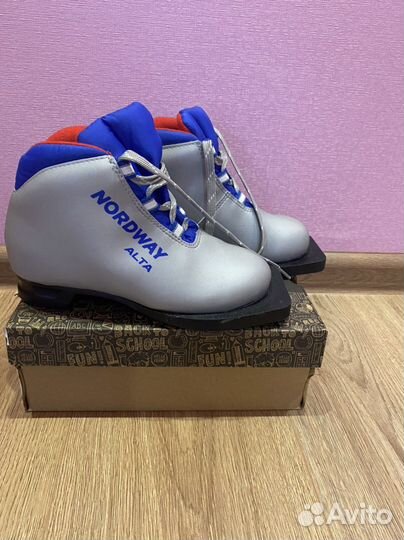 Лыжные ботинки р.31