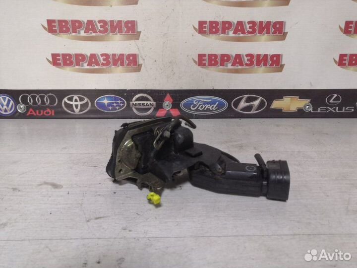 Замок двери задний левый Toyota Corolla AE110