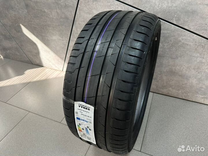 Nokian Tyres Hakka Black 2 SUV 295/40 R21 111Y