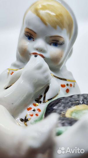 Статуэтка фарфор