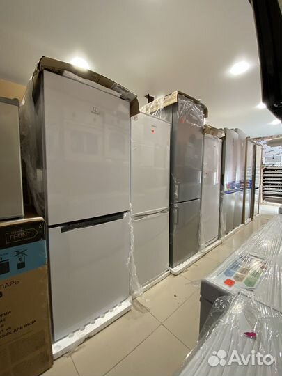 Холодильник indesit новый