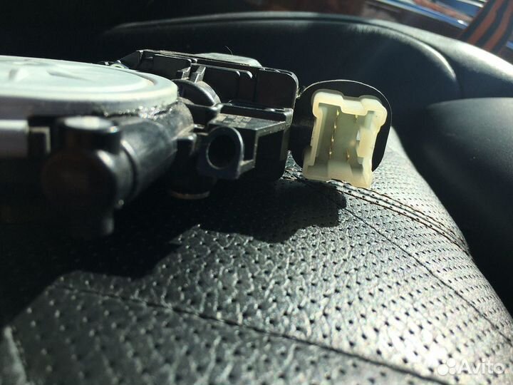 Mотор cтеклoпoдъемника Infiniti FX 37 перeдний лев