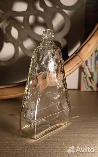 Старинный пузырек парфюмерия