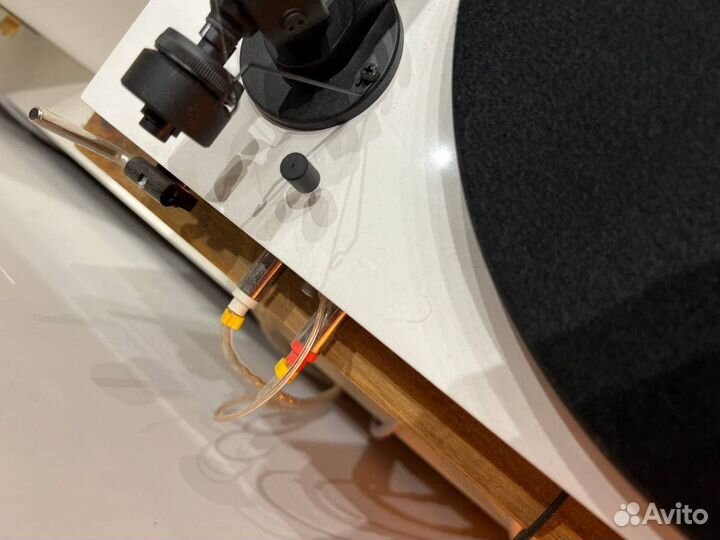 Виниловый проигрыватель pro ject debut carbon