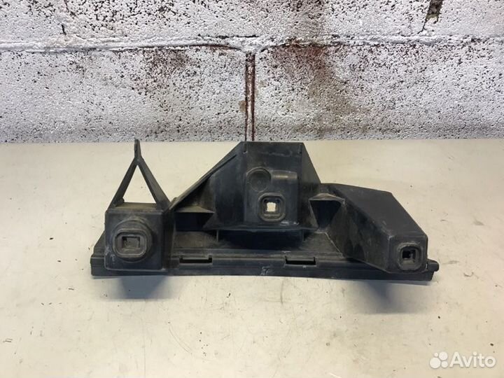 Крепление бампера заднее правое Volvo S80 седан