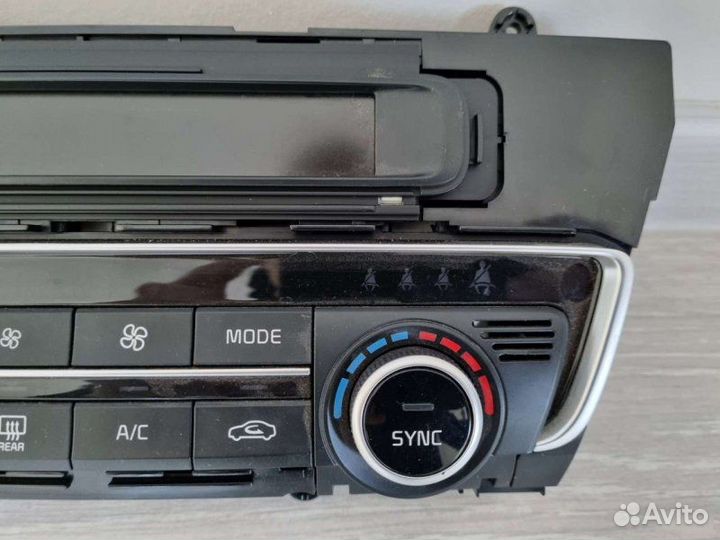 Блок управления климатом Kia Optima 4 JF