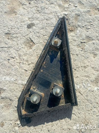 Накладка левой двери Mitsubishi Pajero II 92г 3дв