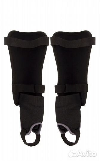 Длинные футбольные щитки Larsen