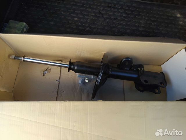 Стойка амортизатора передняя левая/правая toyota